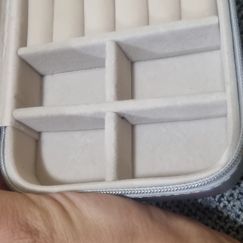 LOVISA Jewelry Storage Case - Picture 11 of 13